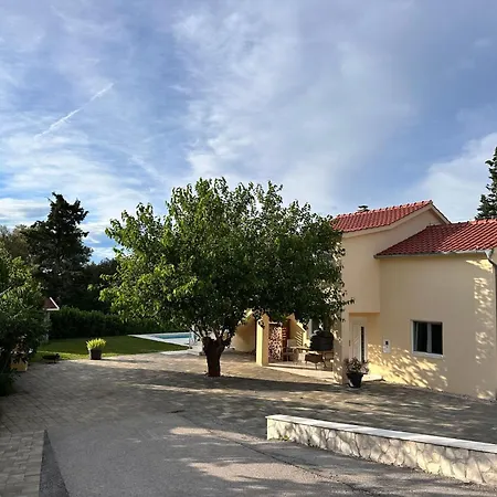 Mit Pool By Interhome 빌리제