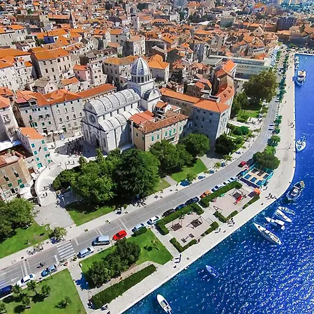 Mit Pool By Interhome Bilice