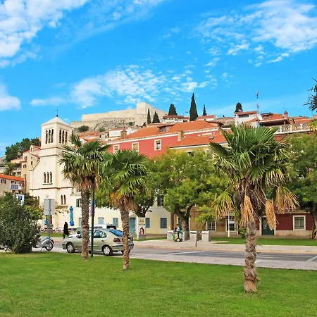 Mit Pool By Interhome Bilice