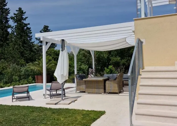 Mit Pool By Interhome