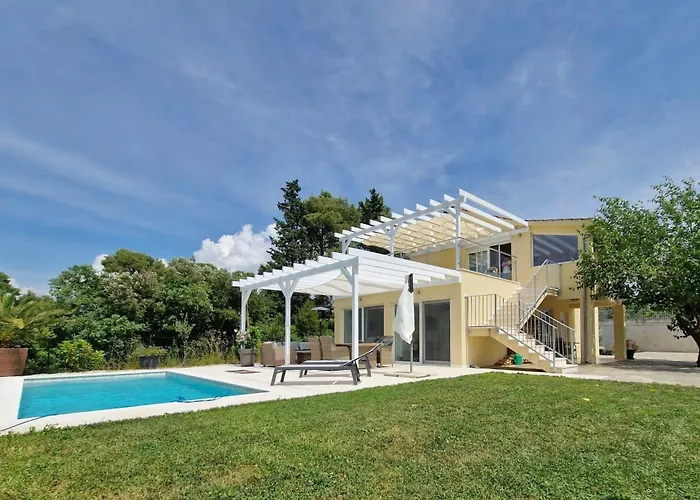 Apartment Mit Pool By Interhome