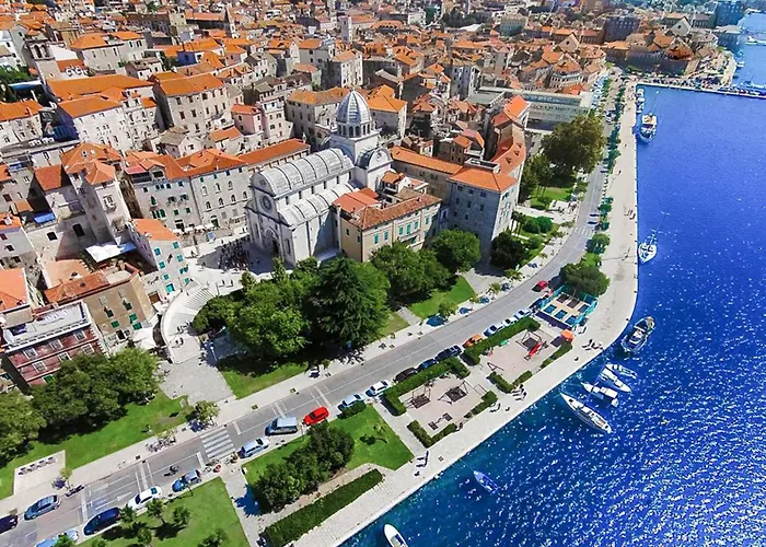 Mit Pool By Interhome Bilice